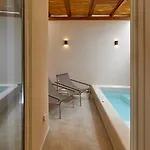 Otel Apricus Perissa (Santorini)