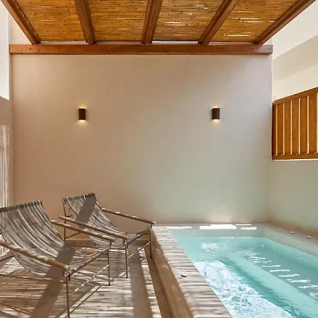 Apricus Hotell Perissa (Santorini)