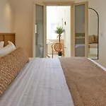 Hotel Apricus Perissa (Santorini)