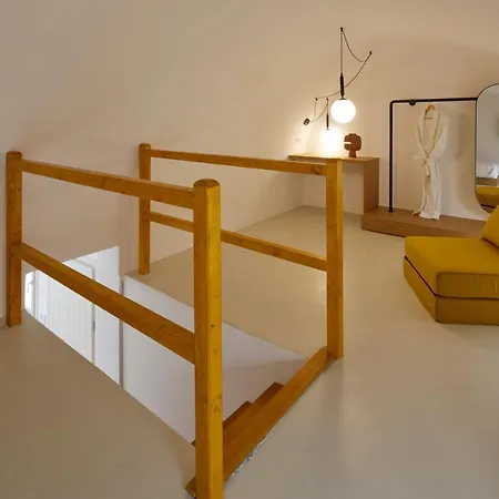 Apricus Hotel Perissa (Santorini)