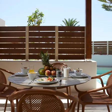 Apricus Hotel 4*