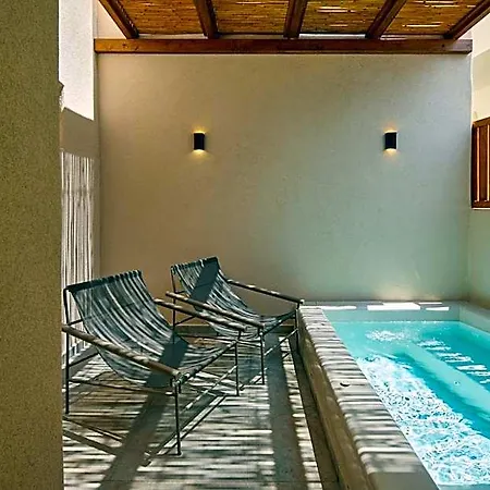 Apricus Hotel
