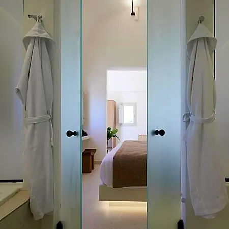 Hotel Apricus Perissa (Santorini)