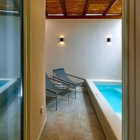 Apricus Hotel 4*