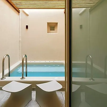 Apricus Hotel 4*