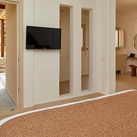Apricus Hotel 4*