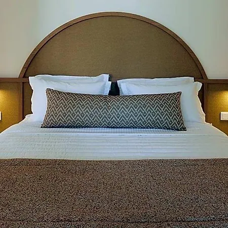 Apricus Hotel 4*