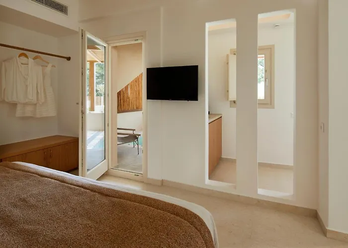 Apricus Hotel Perissa (Santorini)