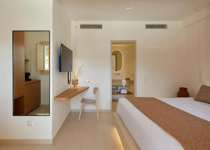 Apricus Hotel Perissa (Santorini)