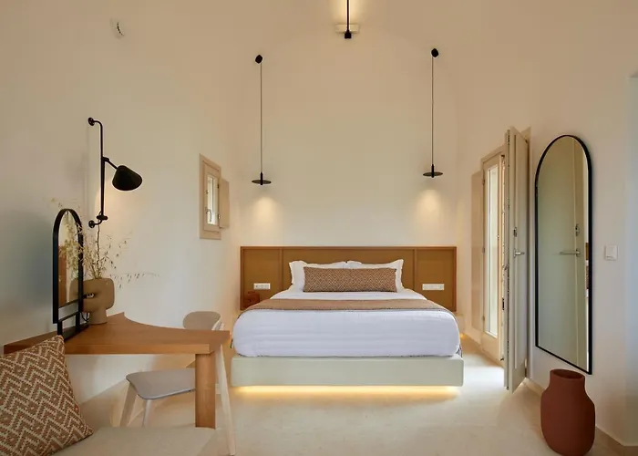 Apricus Hotel Perissa (Santorini)