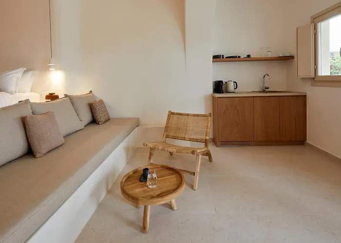 Apricus Hotel Perissa (Santorini)