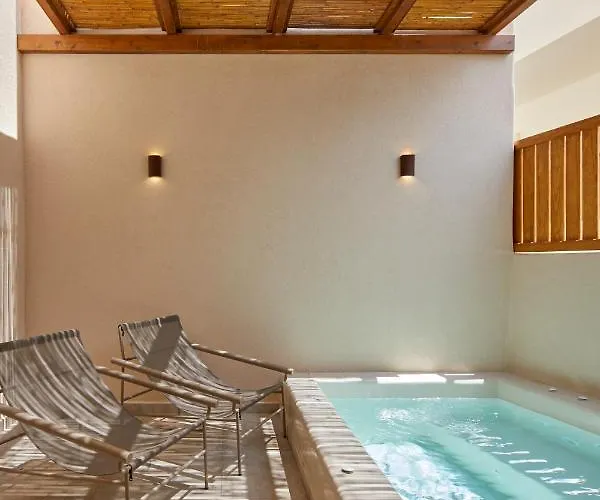 Apricus Hotel Perissa (Santorini)