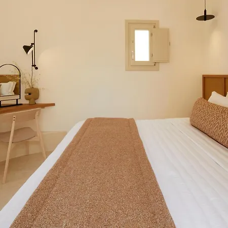 Apricus Hotel Perissa (Santorini)