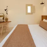 Apricus מלון פריסה